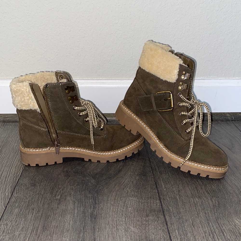 Brand new snow/ winter boots!